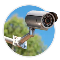 un equipo de expertos monitorea tu hogar las 24 horas del día, detectando y previniendo riesgos antes de que sucedan.