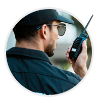 un equipo de expertos monitorea tu hogar las 24 horas del día, detectando y previniendo riesgos antes de que sucedan.